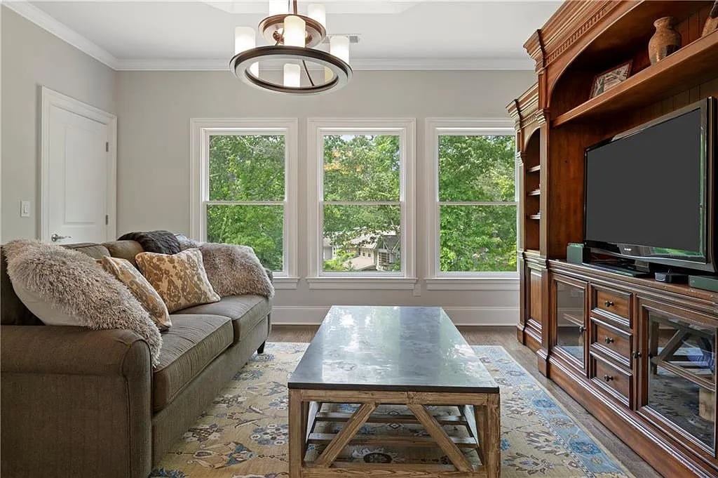 1555 Northcliff Trce
