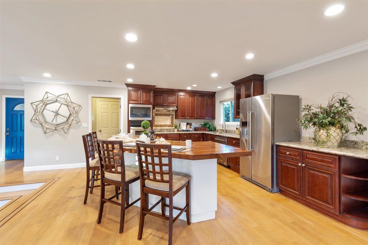 219 Thomas Dr