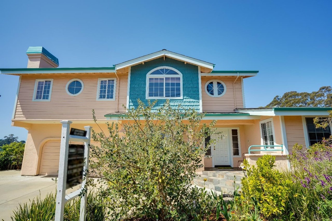 471 Lago Ln