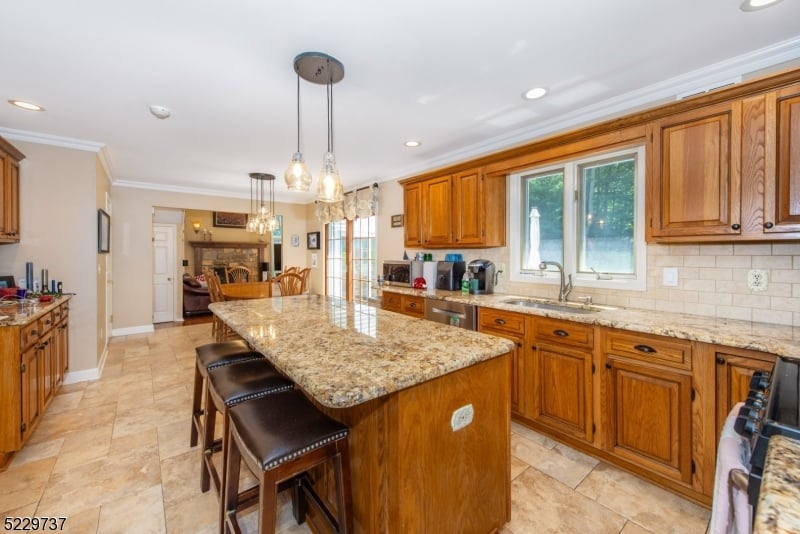 23 Crescent Ridge Rd
