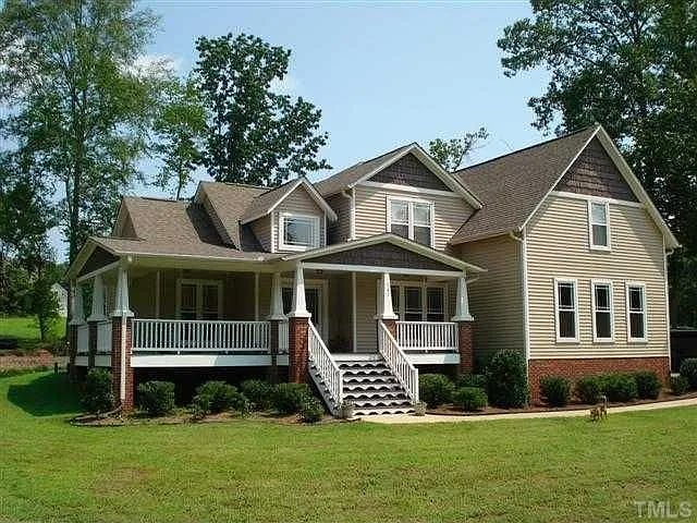 702 Ruth Cir