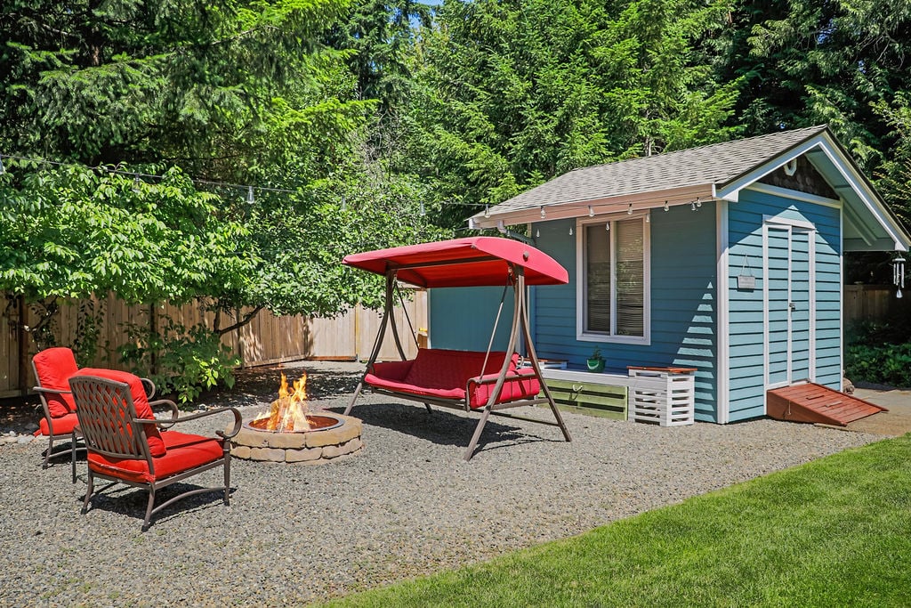 2147 Dunrobin Lane E