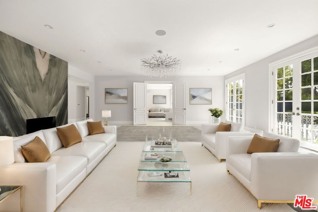 Northstar Manor, N Alta Dr, 90210