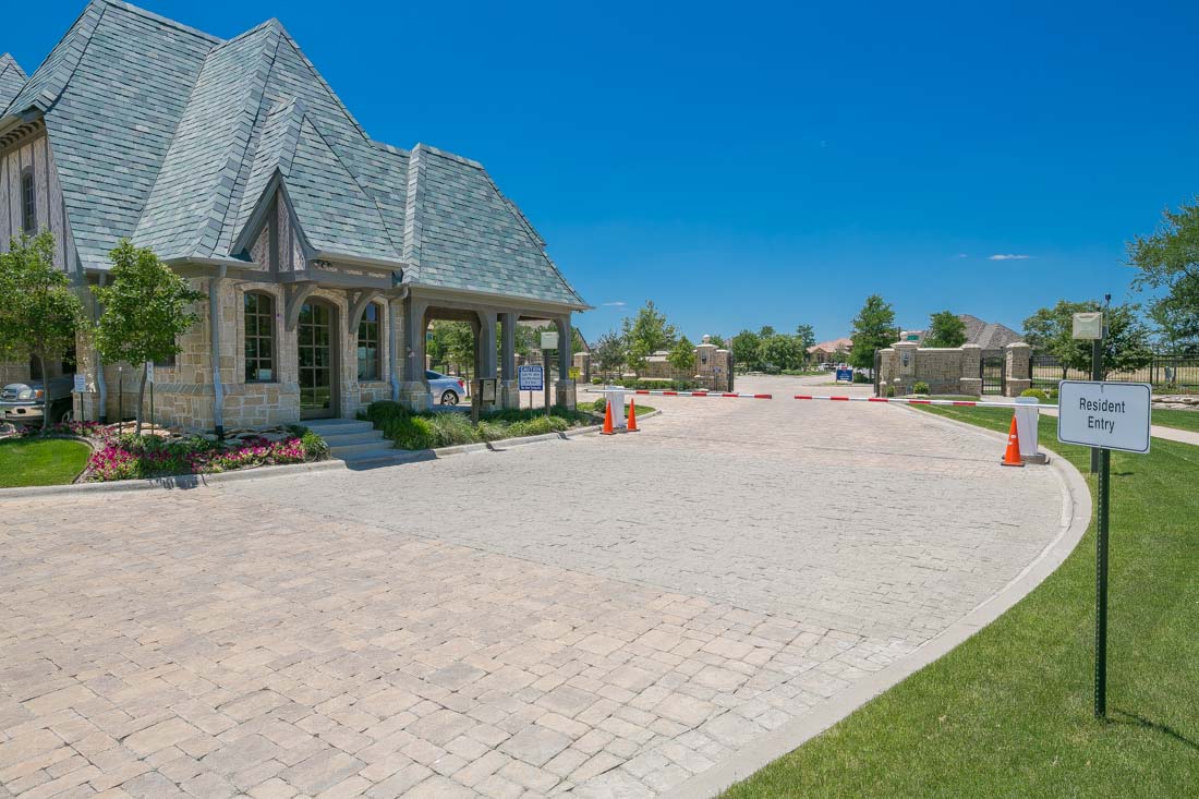 PRIVATE LUXURY LIVING