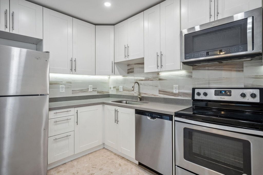 6240 McKay Ave, #605