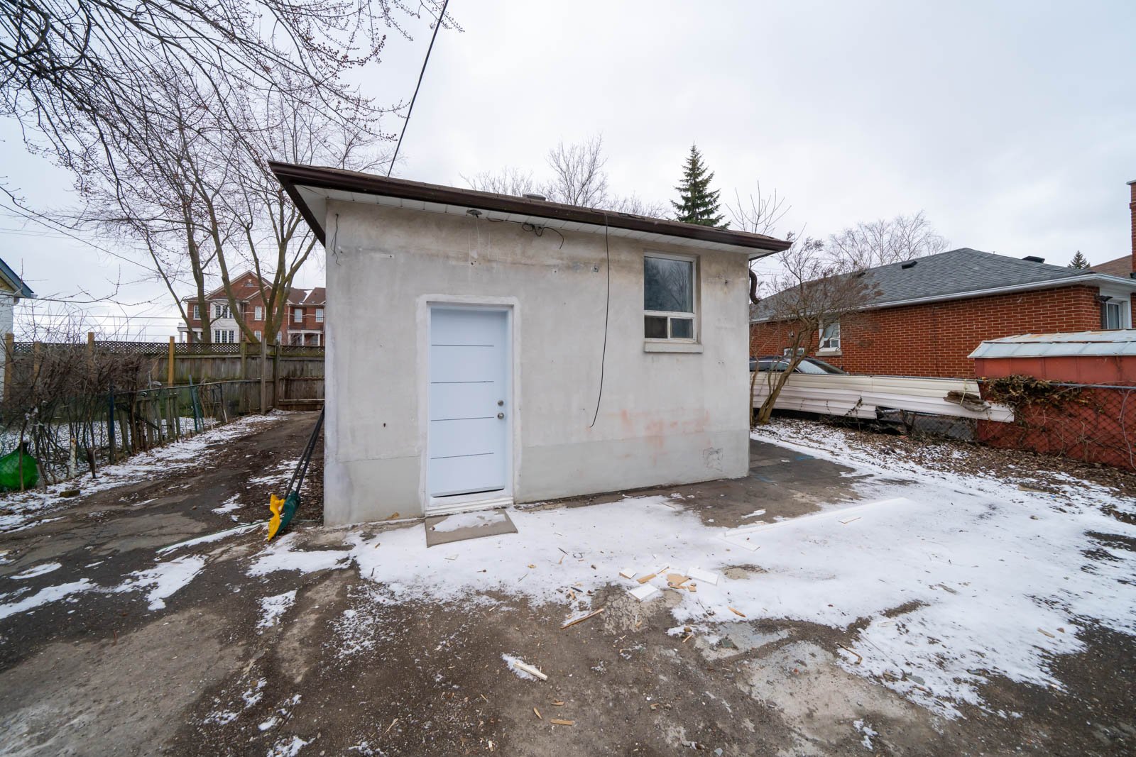 46 McMurchy Ave N