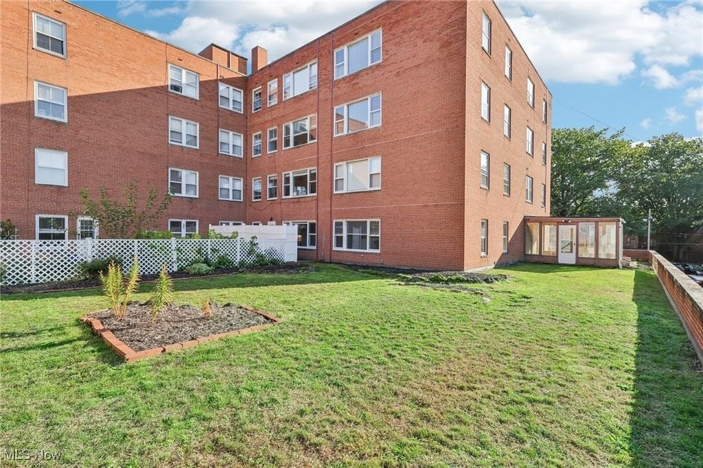 2560 N Moreland Blvd #205