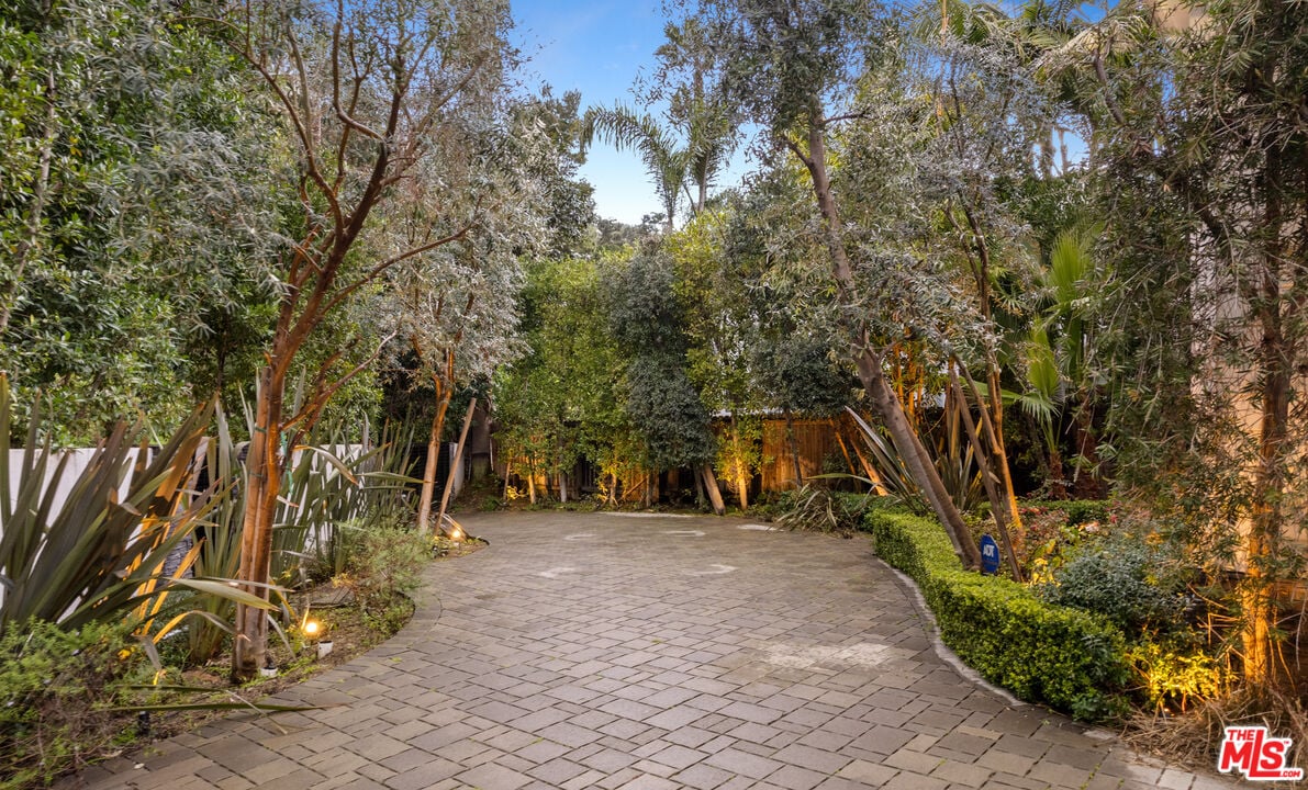 Luminor Heights, Laurel Canyon Blvd, 90046