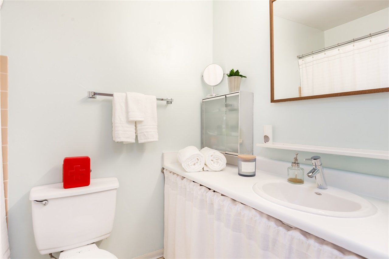 23-460 W 16th Ave