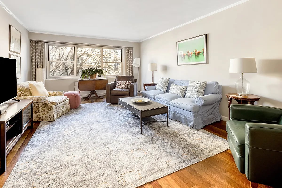 70 E 10th St #7H