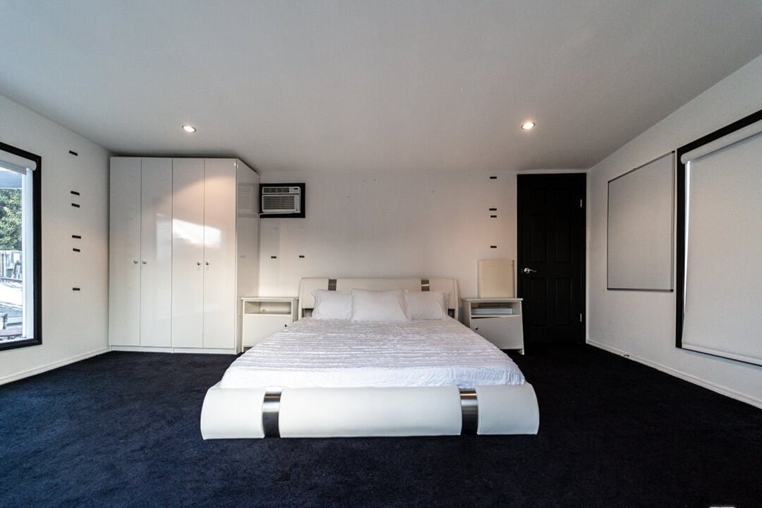 Evercrest Pavilion, Mulholland Dr, 90046