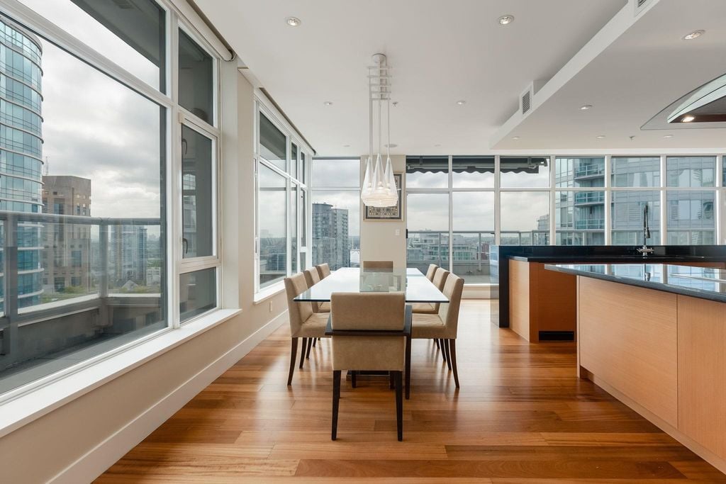 480 Robson St, #1901