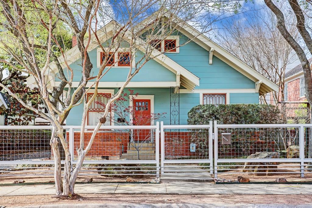 1406 Michigan St