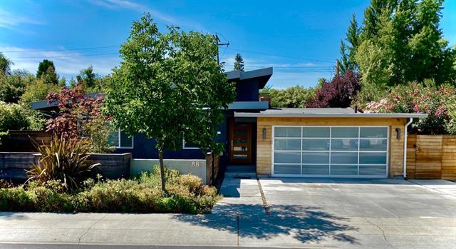 887 E Meadow Dr