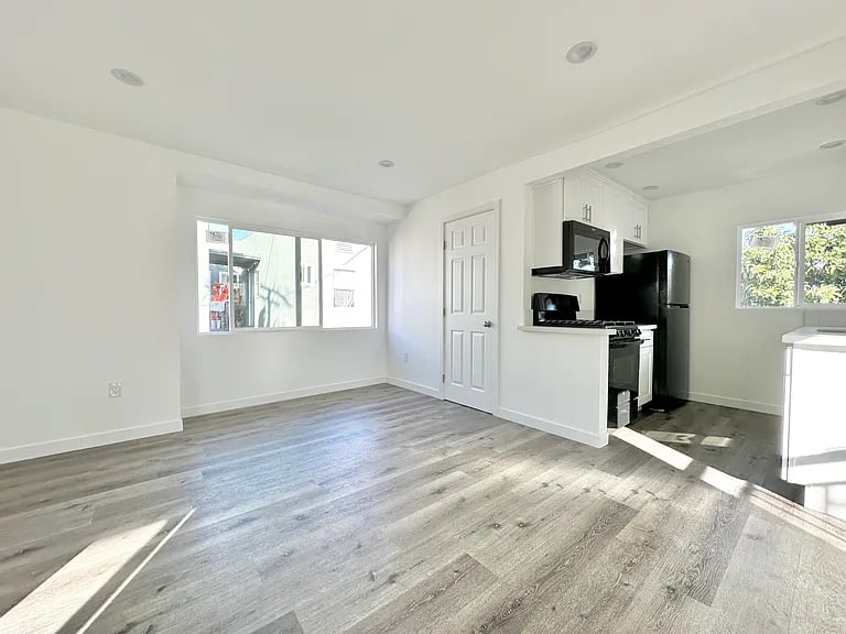 1400 S Bronson Ave