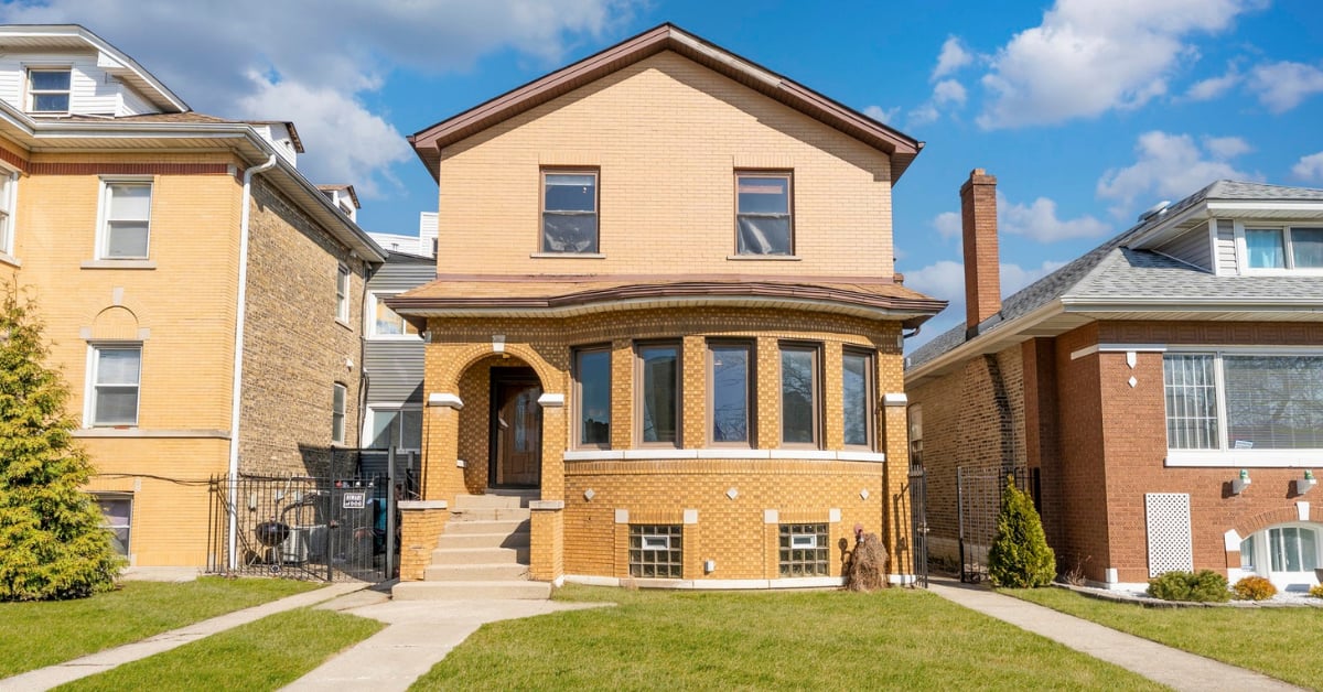 Chicago bungalow in Portage Park neighborhood sold by The Tully Team at Platinum Partners Realtors