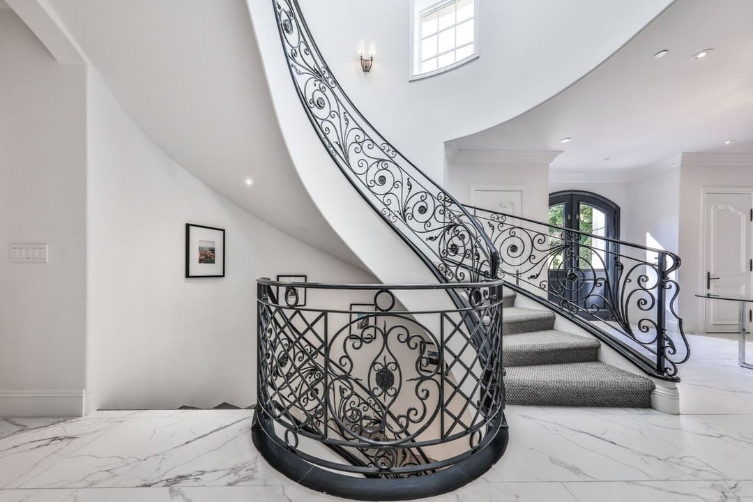 Infinity Manor