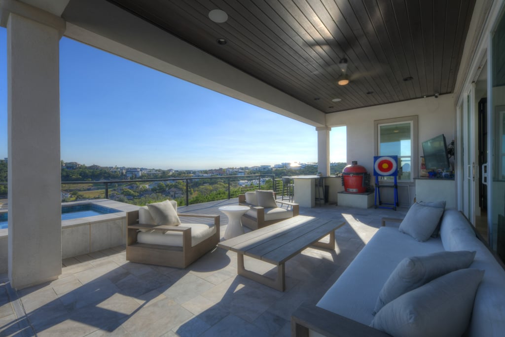 Luxury Living with a Pool and Stunning Views in Cresta Bella