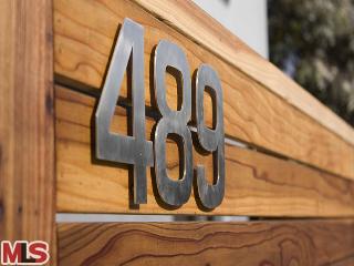 489 Carroll Ave