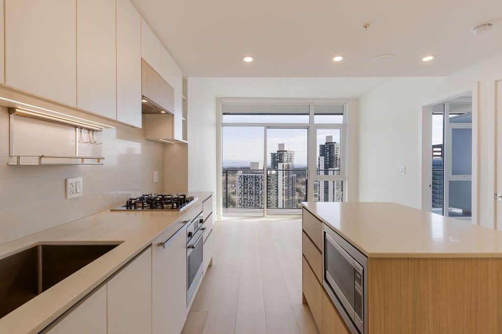 13573 98a Avenue 3211, Surrey