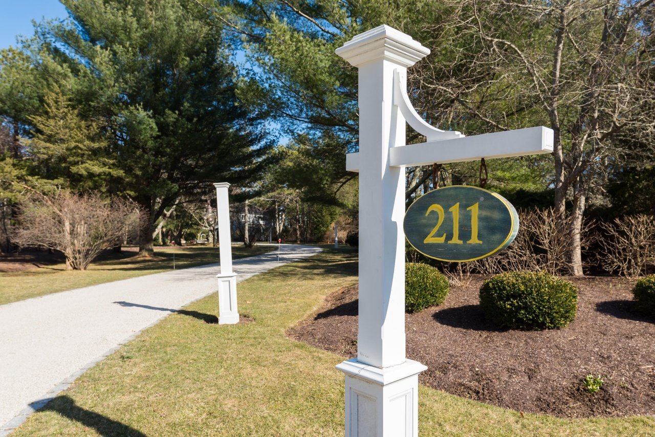 211 Coonamessett Cir