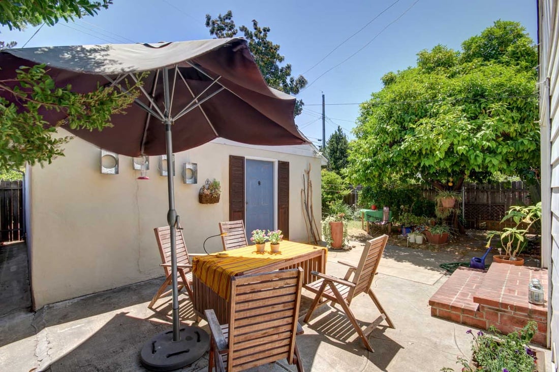 Just Listed! Excellent Location! and Under $300K!