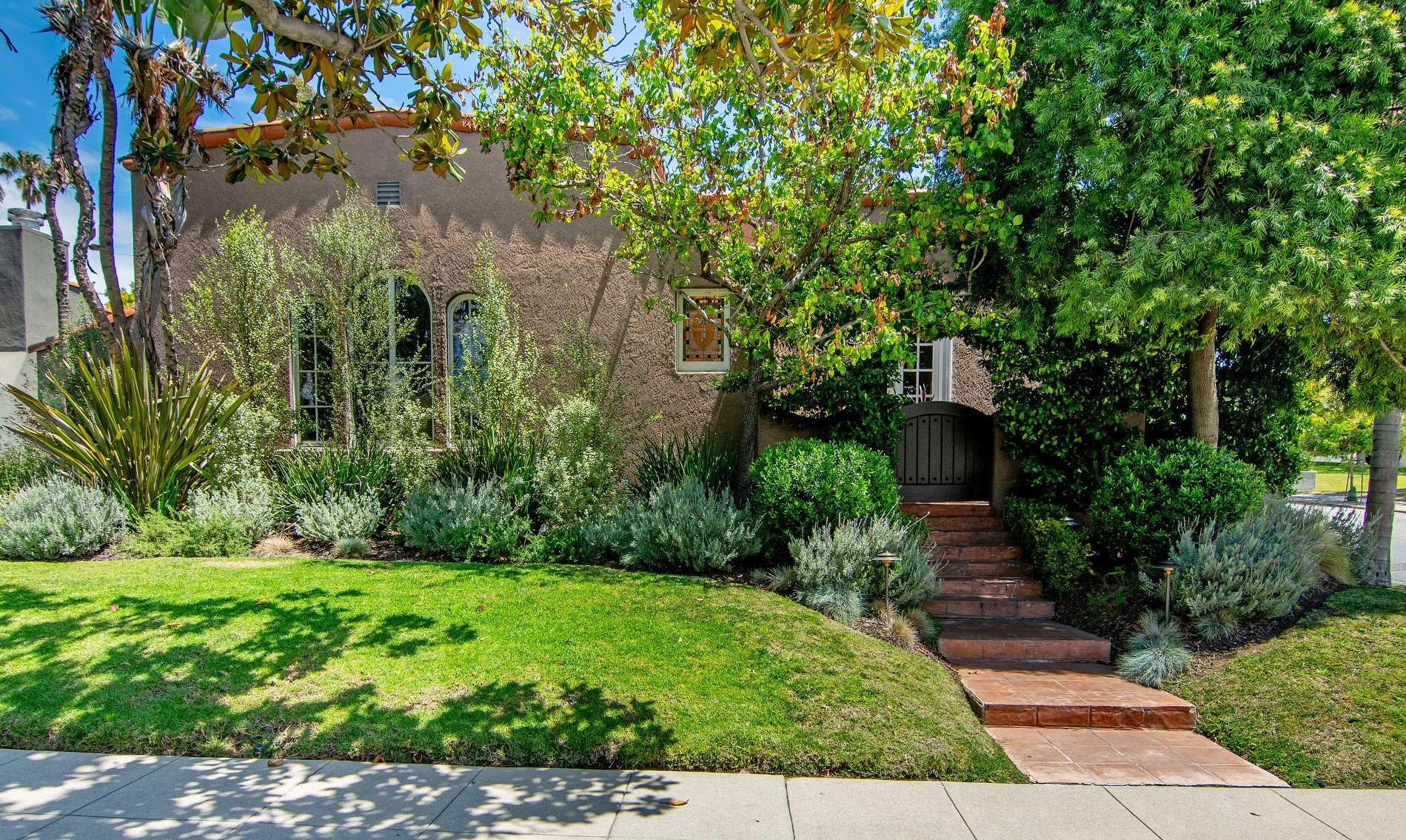 300 N. Bronson