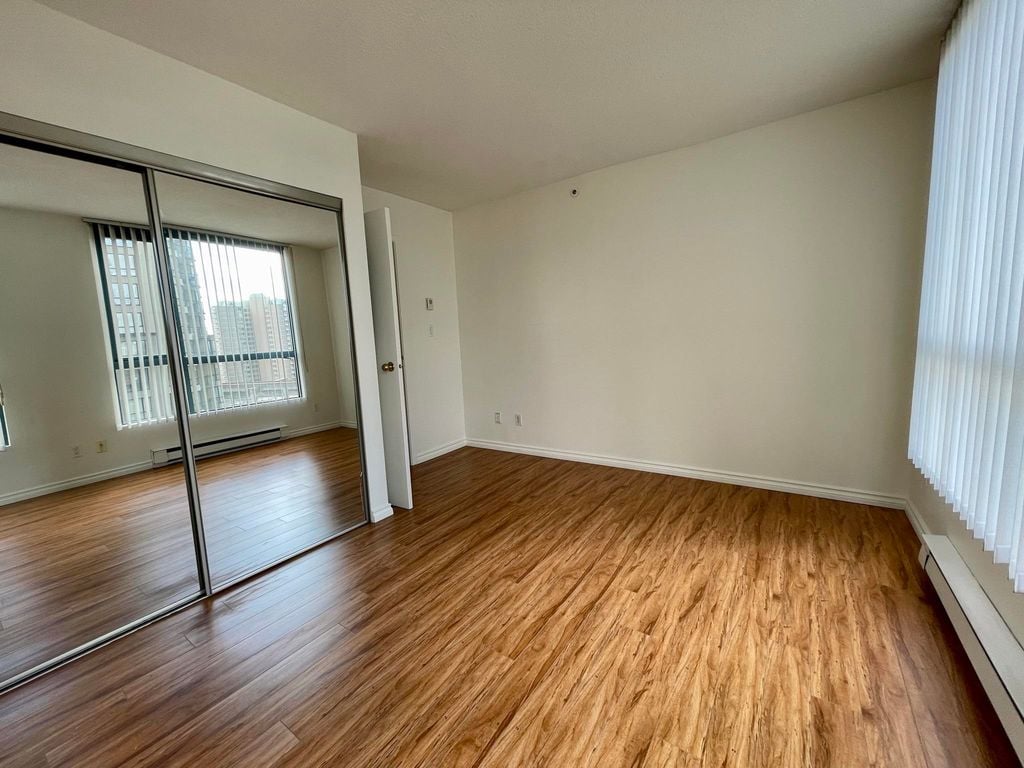 828 Agnes St, #605