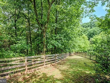 106 Calvary Ct SE