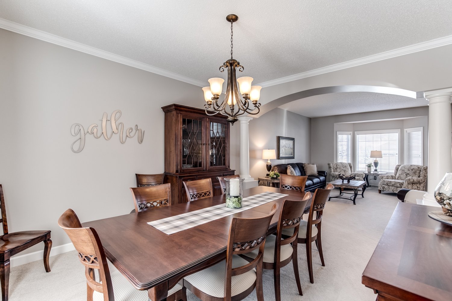 Beautiful 2-Story in Desirable OakParke Estates