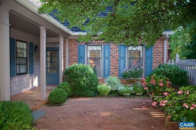 32 Ednam Village St