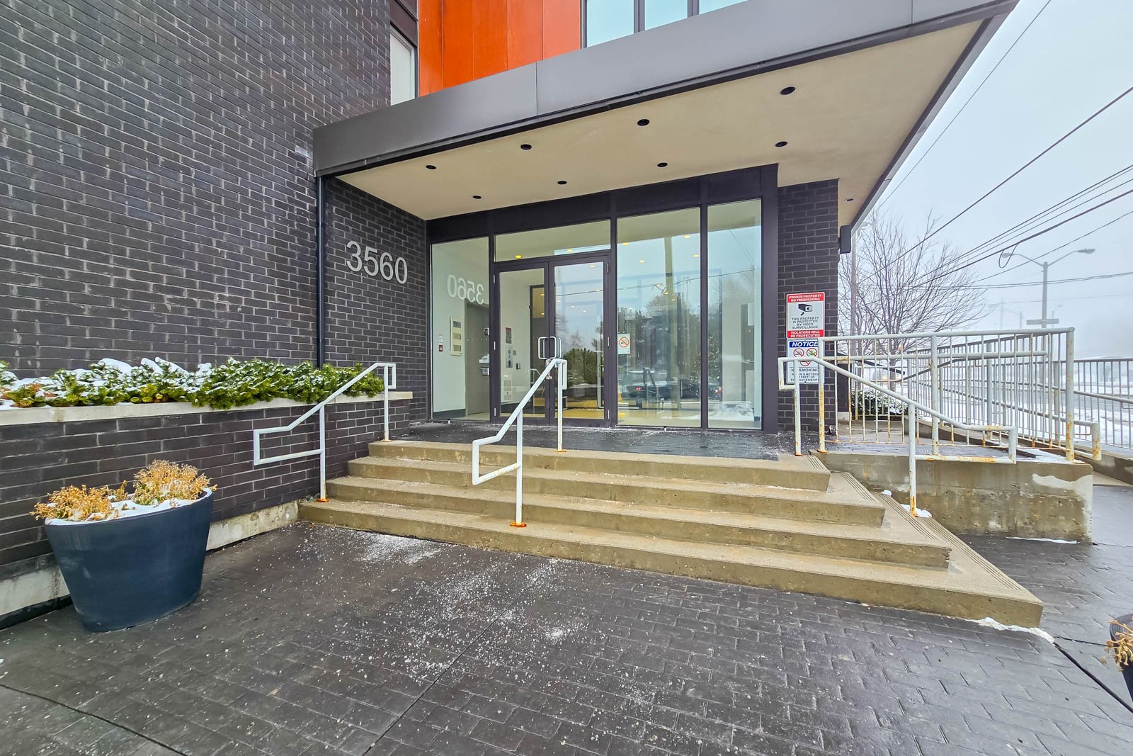424-3560 St Clair Ave E