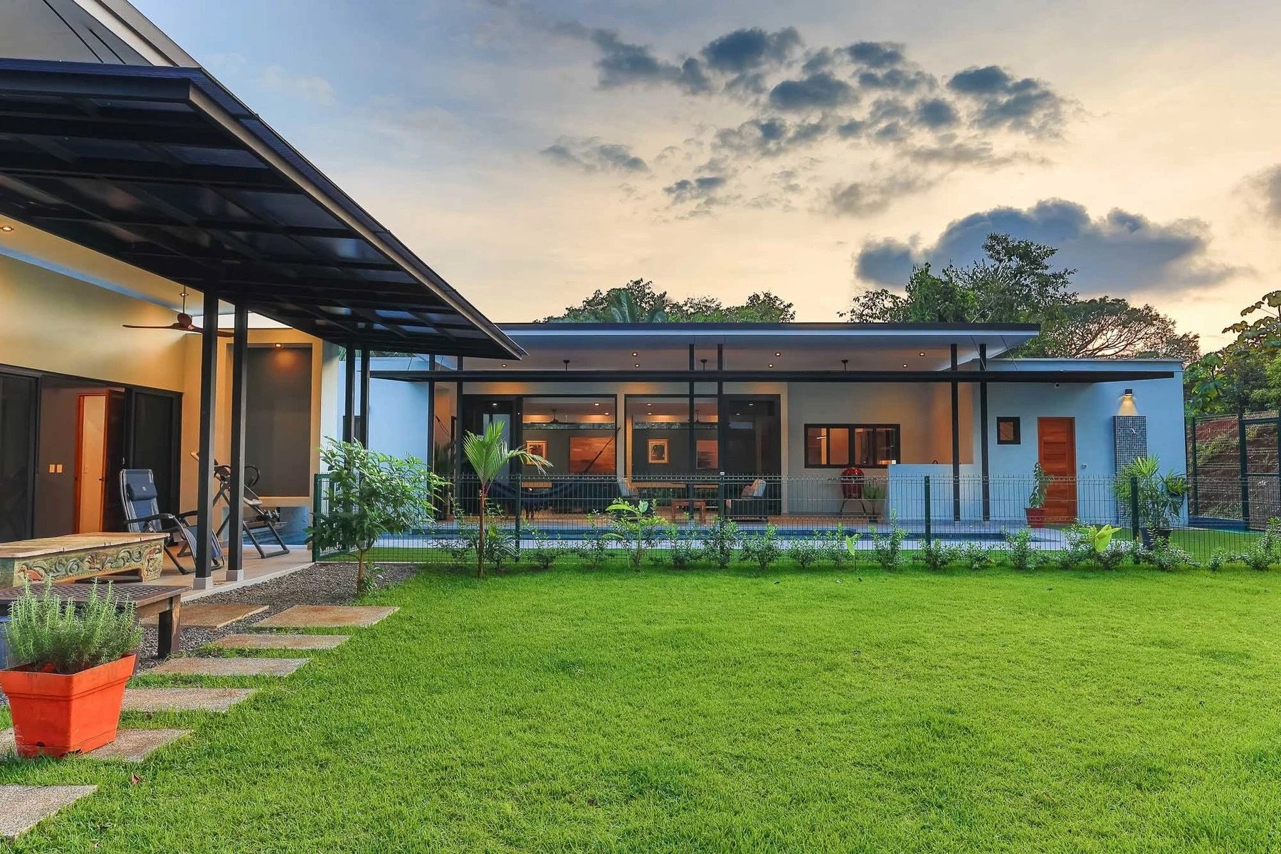 3 Bedroom, Contemporary Estate home in Manuel Antonio 