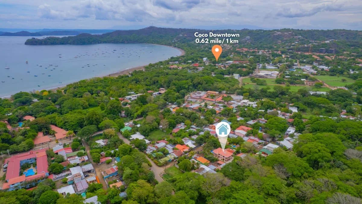 Spacious Living Near Town and Beach