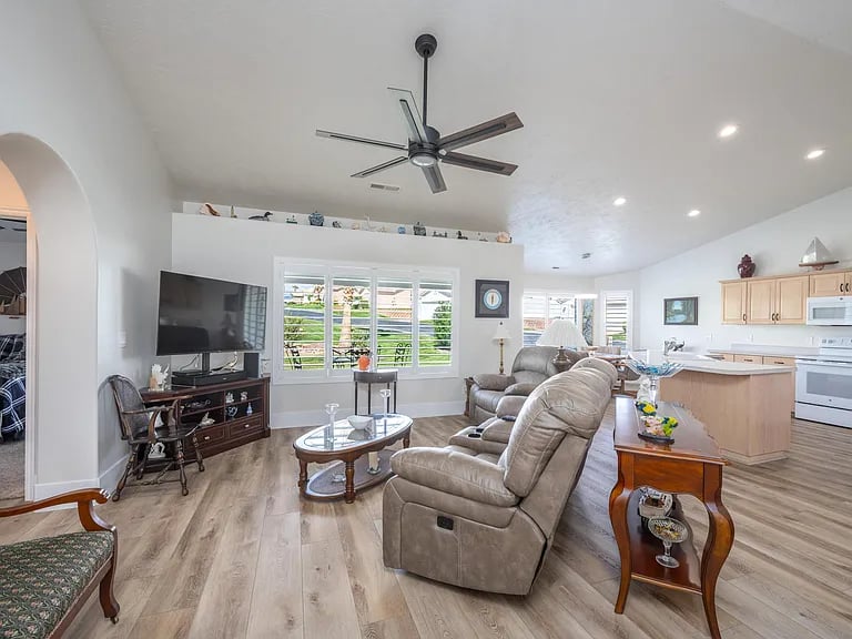 210 N Mall Dr Apt 138