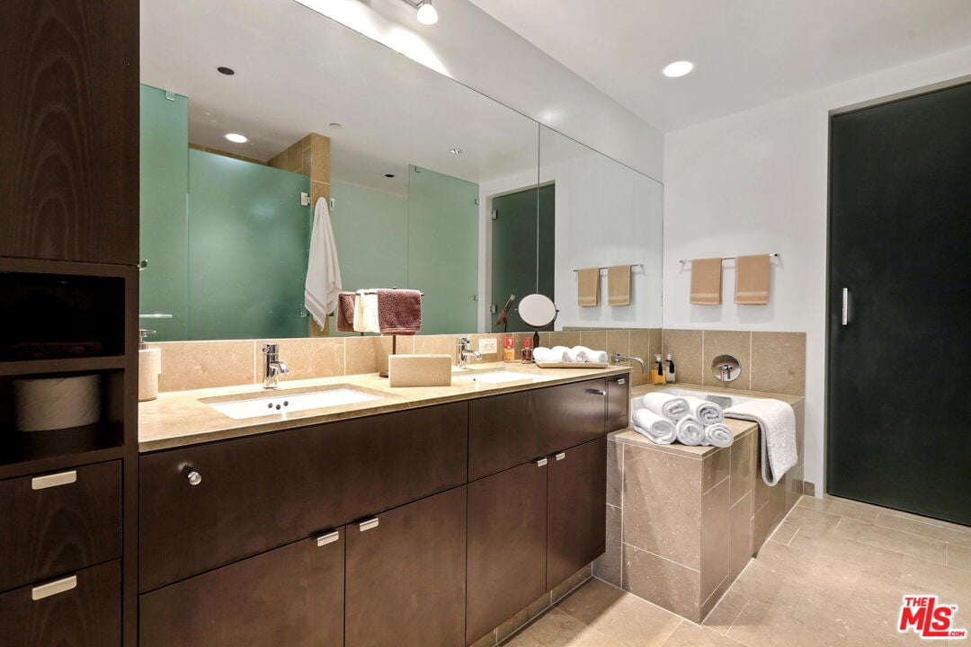 6250 Hollywood Blvd, #5J