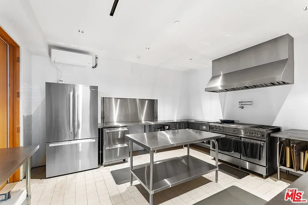 835 San Vicente Blvd