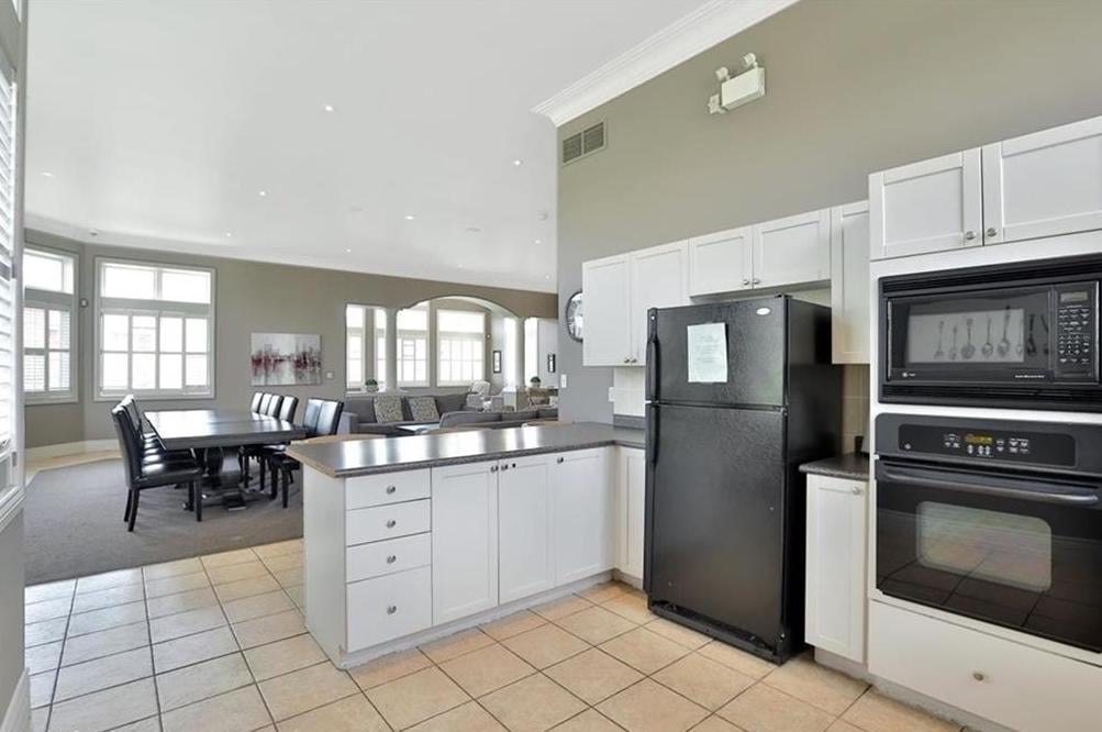 Upgraded 1 Bed+ Den Suite Overlooking Ravine