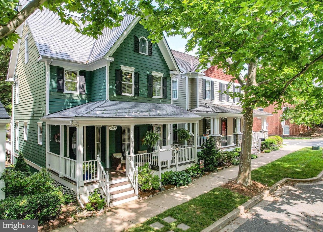 204 Hart Rd
