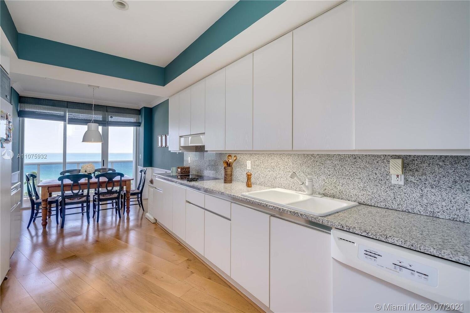 9601 Collins Ave, #505