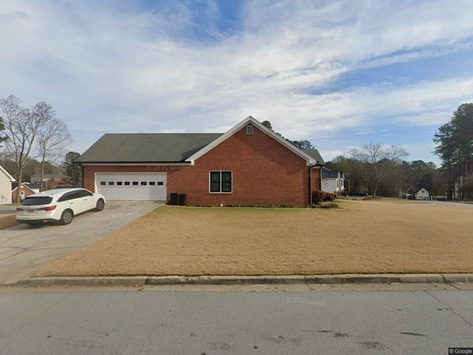 2221 Woodbriar Dr