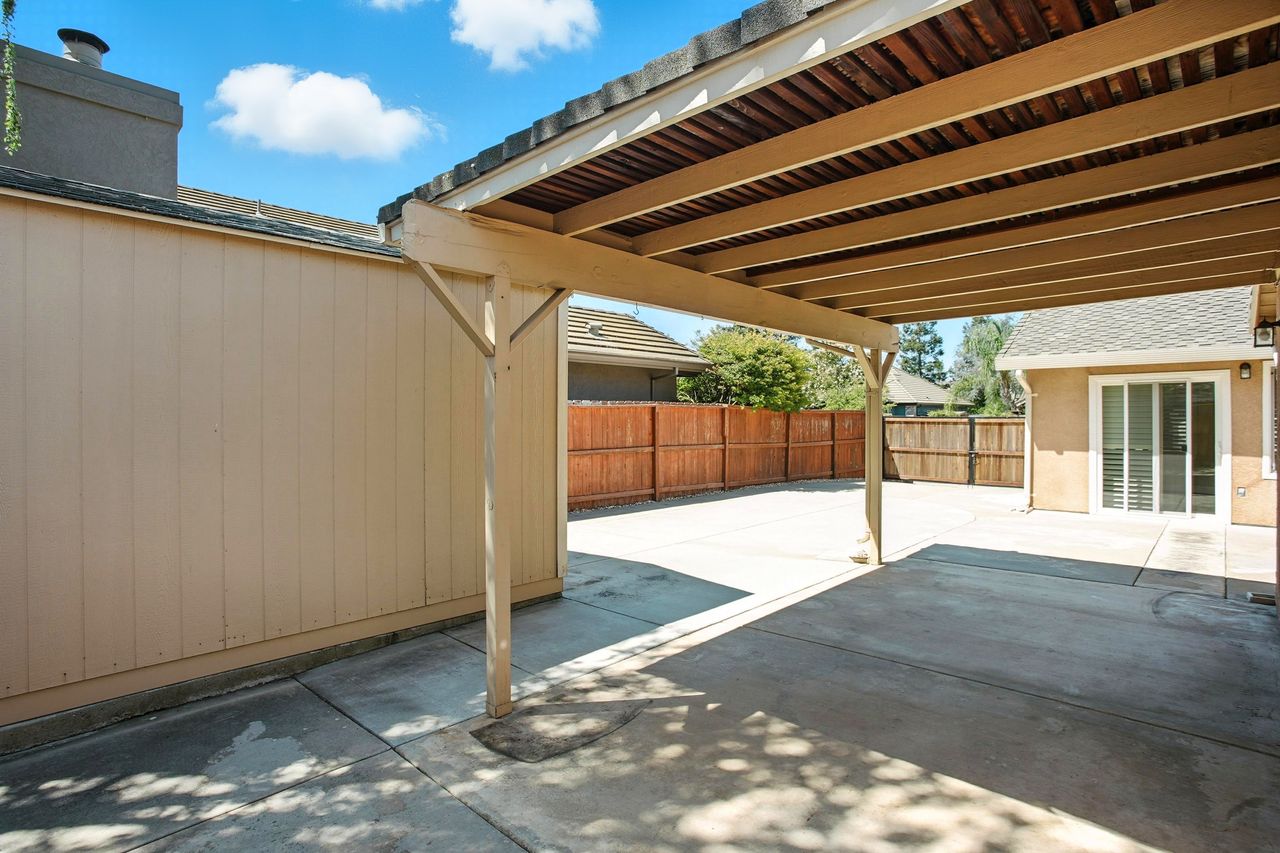 Great Custom Home in Galt! 