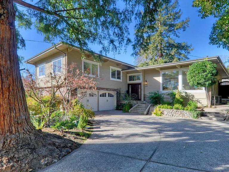 220 Frances Ln