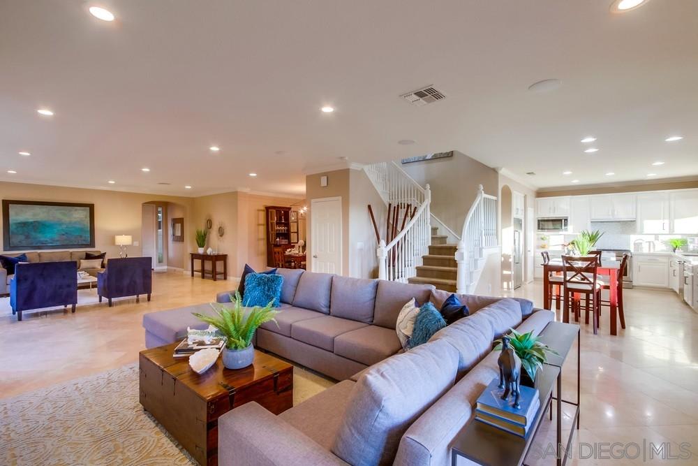 7167 Primrose Ln