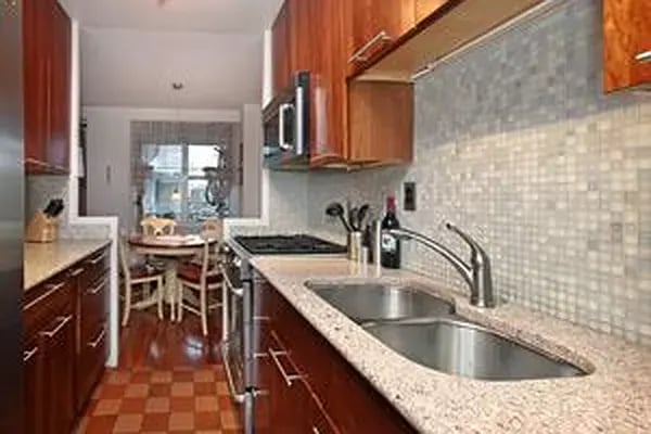 303 West 66th Street Unit: 20GW