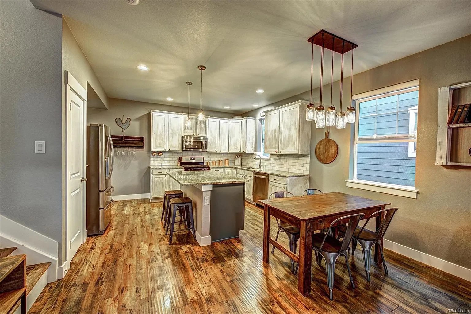 611 Hoyt Ln