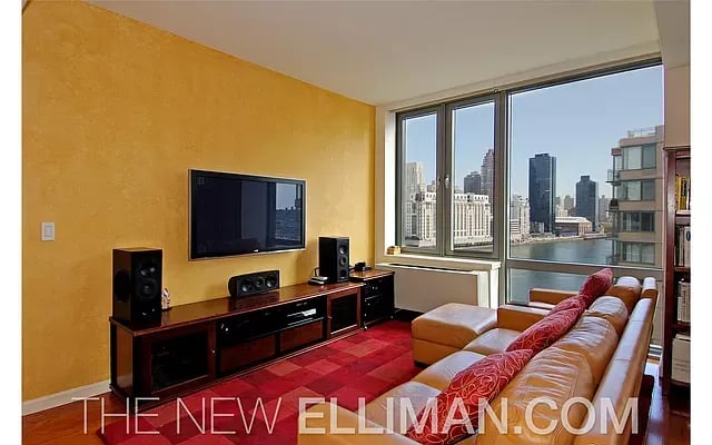 455 Main Street Unit: 16F