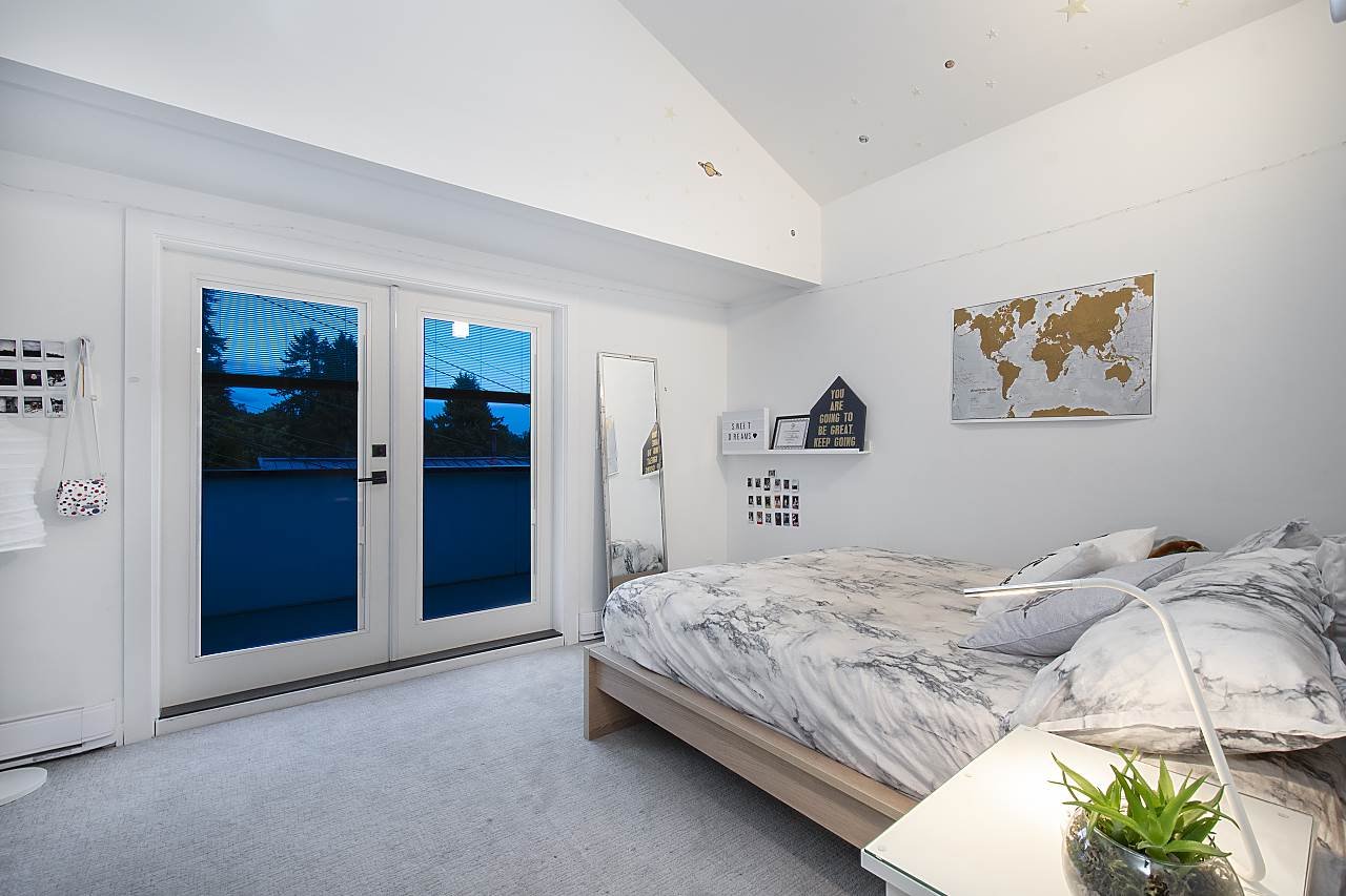 1140 W 17 St