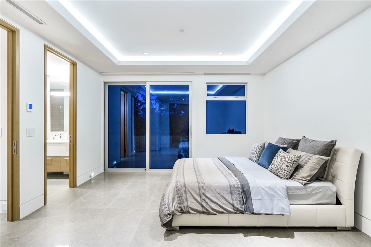 3906 Marine Dr
