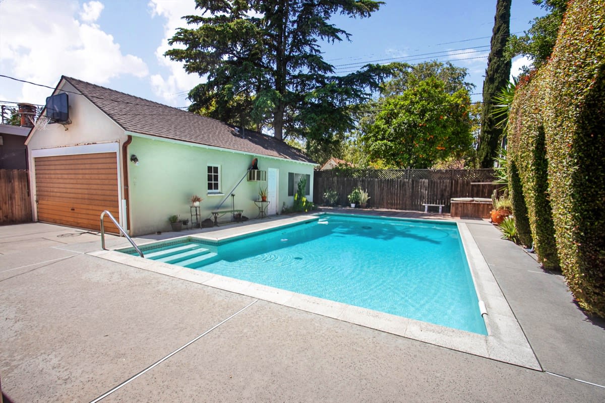 4711 Cartwright Ave Toluca Lake, CA